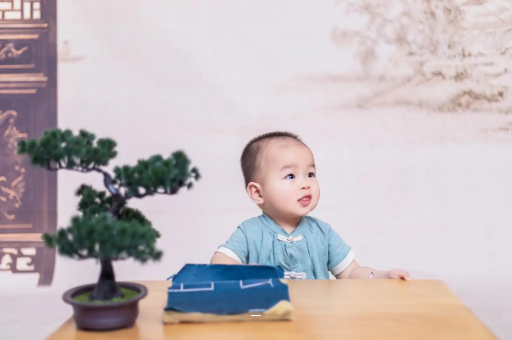 德阳五个月宝宝可以站吗 德阳五个月宝宝可以站吗